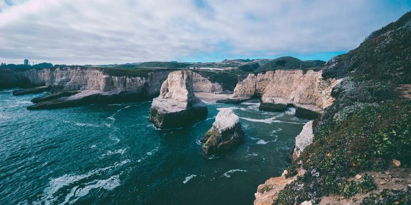 智煌石材深度解析:沿海、高寒等不同气候区建筑外墙石材选材与施工全攻略
