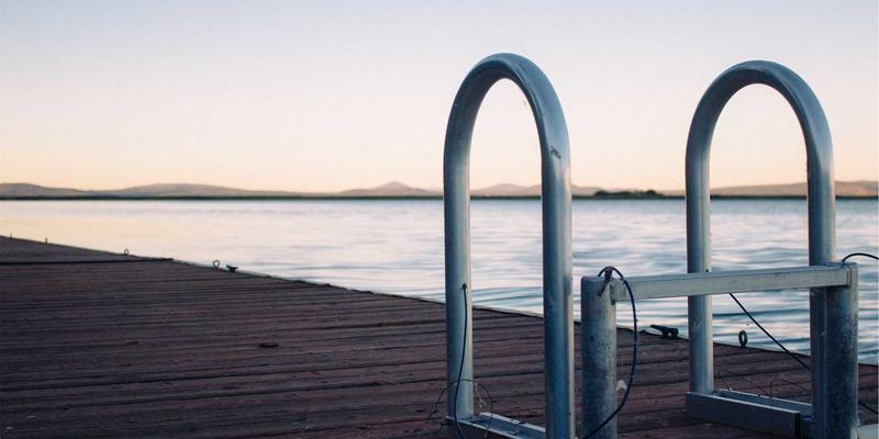 智煌石材解析：仿古面、荔枝面等特殊工艺如何重塑石材性能与装饰美学